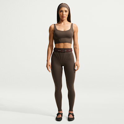NIKE公式】NikeSKIMS Matte ウィメンズ ロングライン コルセット ブラ
